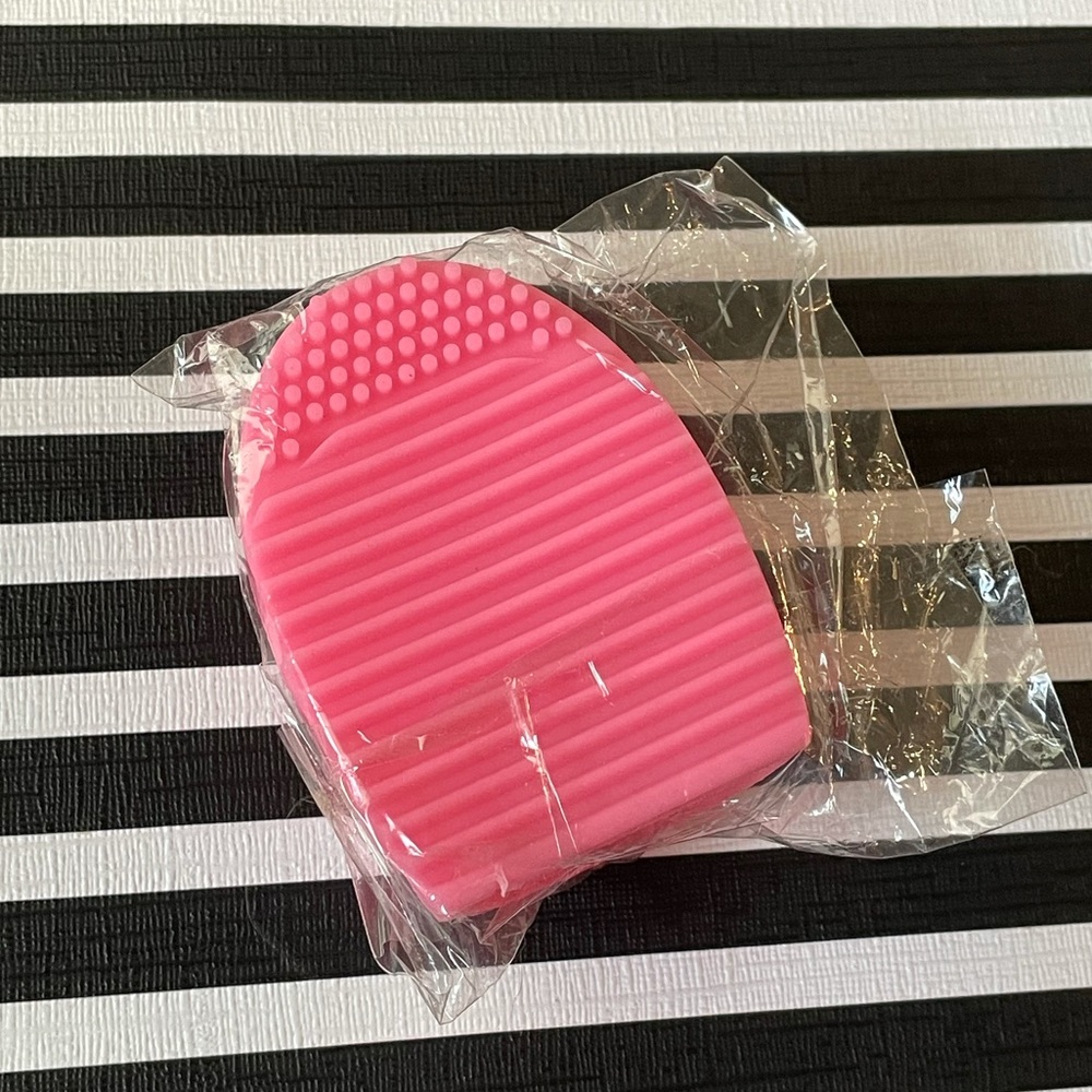 Brand New Makeup Up Brush Cleaner